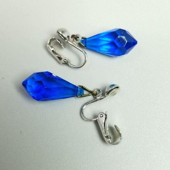 Vintage Blue Drop Shape Pendant and Clip On Earrings Set, Acrylic Retro Estate - Picture 3 of 8